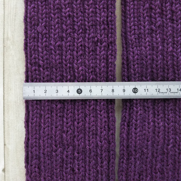 あったかウールの手編みレッグウォーマー(紫色)ロングタイプ(少し細め)『Creema限定』 2枚目の画像