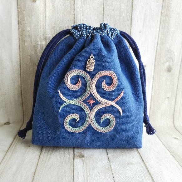アイヌ文様刺繍入りマチ付き巾着ミニポーチ (青)『Creema限定』 巾着袋 