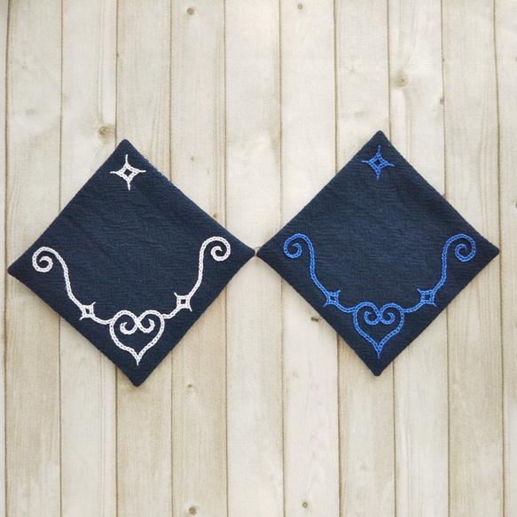 アイヌ刺しゅう 紺色に水色 37㎝×45㎝ 【公式通販】