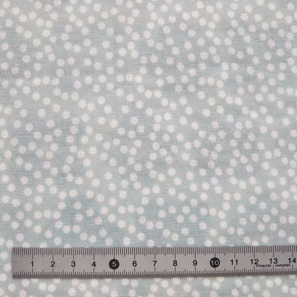 裏も上品♪ダブルガーゼの大判四重ハンカチ 約29.5cm角 (北欧風花柄/ネイビー)『Creema限定』 5枚目の画像