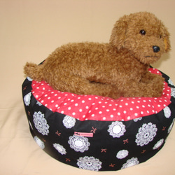 小型犬、猫用ふわふわ贅沢クッションベッド　黒ドイリー柄 4枚目の画像