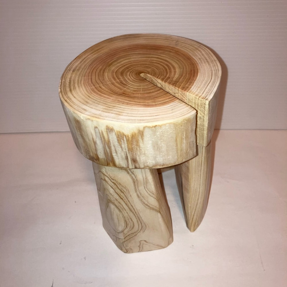ヒノキをチェーンソーで削り作った丸太椅子 小 *花台にも ヒノキをチェーンソーで削り作った丸太椅子 小 *花台にも