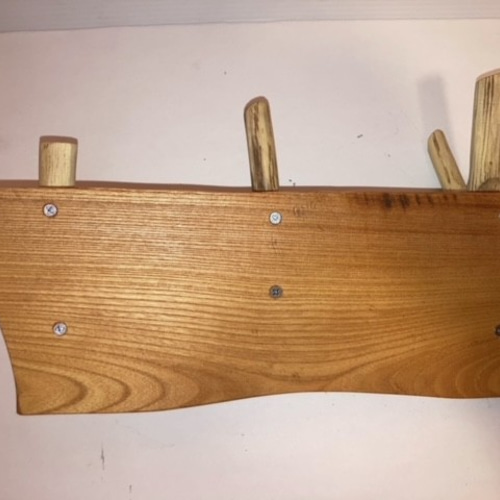 クヌギの枝とチェーンソーで製材したケヤキ板で作ったウォールフック③