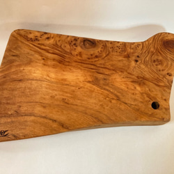 東南アジアの香木で作った1枚板のテーブルを材料としてリメイク！した　カッティングボード β 1枚目の画像