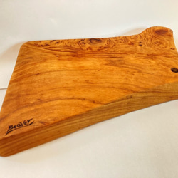 東南アジアの香木で作った1枚板のテーブルを材料としてリメイク！した　カッティングボード β 2枚目の画像