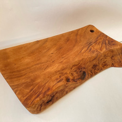 東南アジアの香木で作った1枚板のテーブルを材料としてリメイク！した　カッティングボード β 3枚目の画像