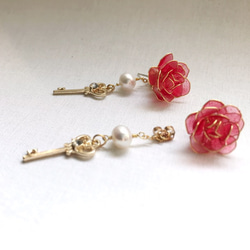 玫瑰之鑰 樹脂花耳環/兩戴/耳針/耳夾 第1張的照片