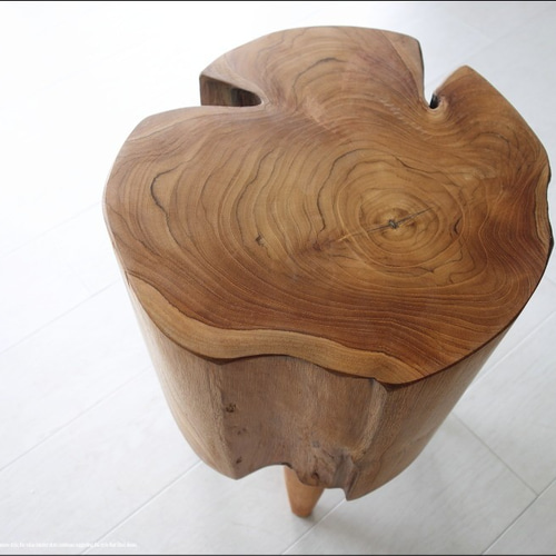 チーク無垢材　天然木　プリミティブな切り株のスツール　職人さん手作り チーク無垢材 天然木 プリミティブな切り株のスツール 職人さん手作り