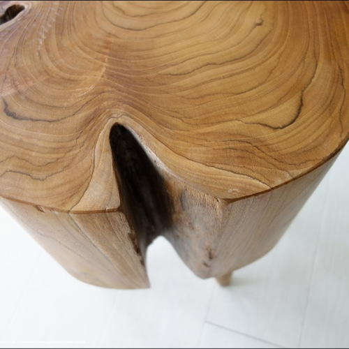 チーク無垢材　天然木　プリミティブな切り株のスツール　職人さん手作り チーク無垢材 天然木 プリミティブな切り株のスツール 職人さん手作り