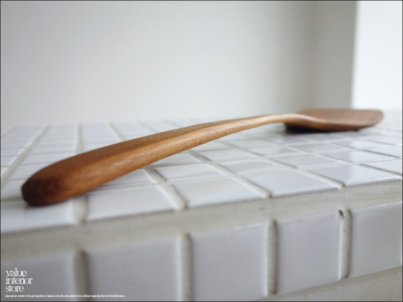 チーク無垢材フライ返し へら ヘラ キッチンツール ナチュラル 木製 調理器具 手作り 銘木 本チーク 天然木 自然素材 4枚目の画像