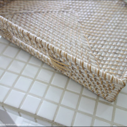 ラタンお盆WW サービングトレイ 手編み トレー キッチン 角型 ナチュラルホワイト 籐 配膳 ハンドメイド 自然素材 2枚目の画像