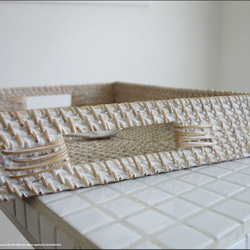 ラタンお盆WW サービングトレイ 手編み トレー キッチン 角型 ナチュラルホワイト 籐 配膳 ハンドメイド 自然素材 3枚目の画像