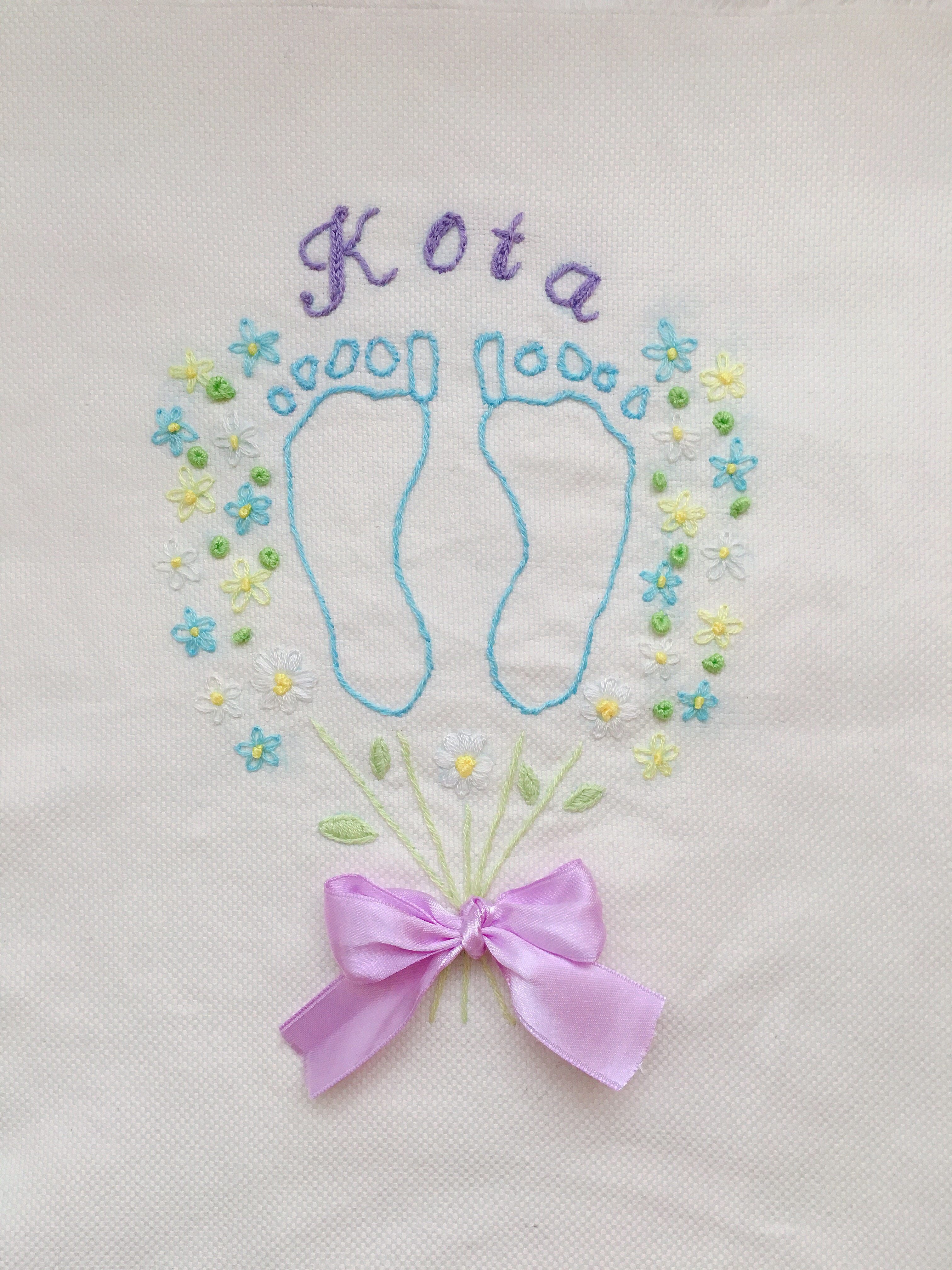 足型刺繍、手型刺繍  オーダーメイド  baby インスタグラムにも掲載中☆彡.。 花束  贈り物にも♡