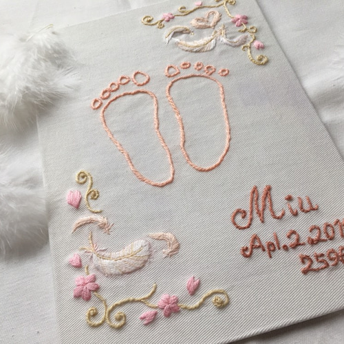 思い出に残る足型刺繍✩*.゚ メモリアルフォト ベビーフォト 手型 思い出に残る足型刺繍✩*.゚ メモリアルフォト ベビーフォト 手型