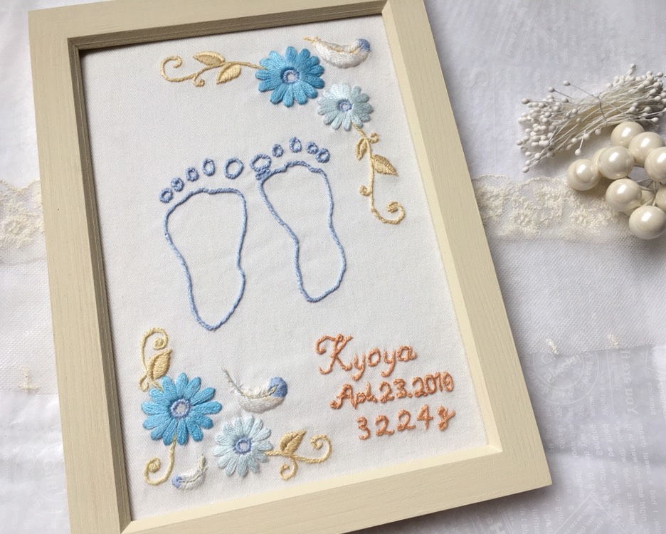 ♡ ヴィンテージベビーサンプラー風ハンドメイド手刺繍フレーム·͜·