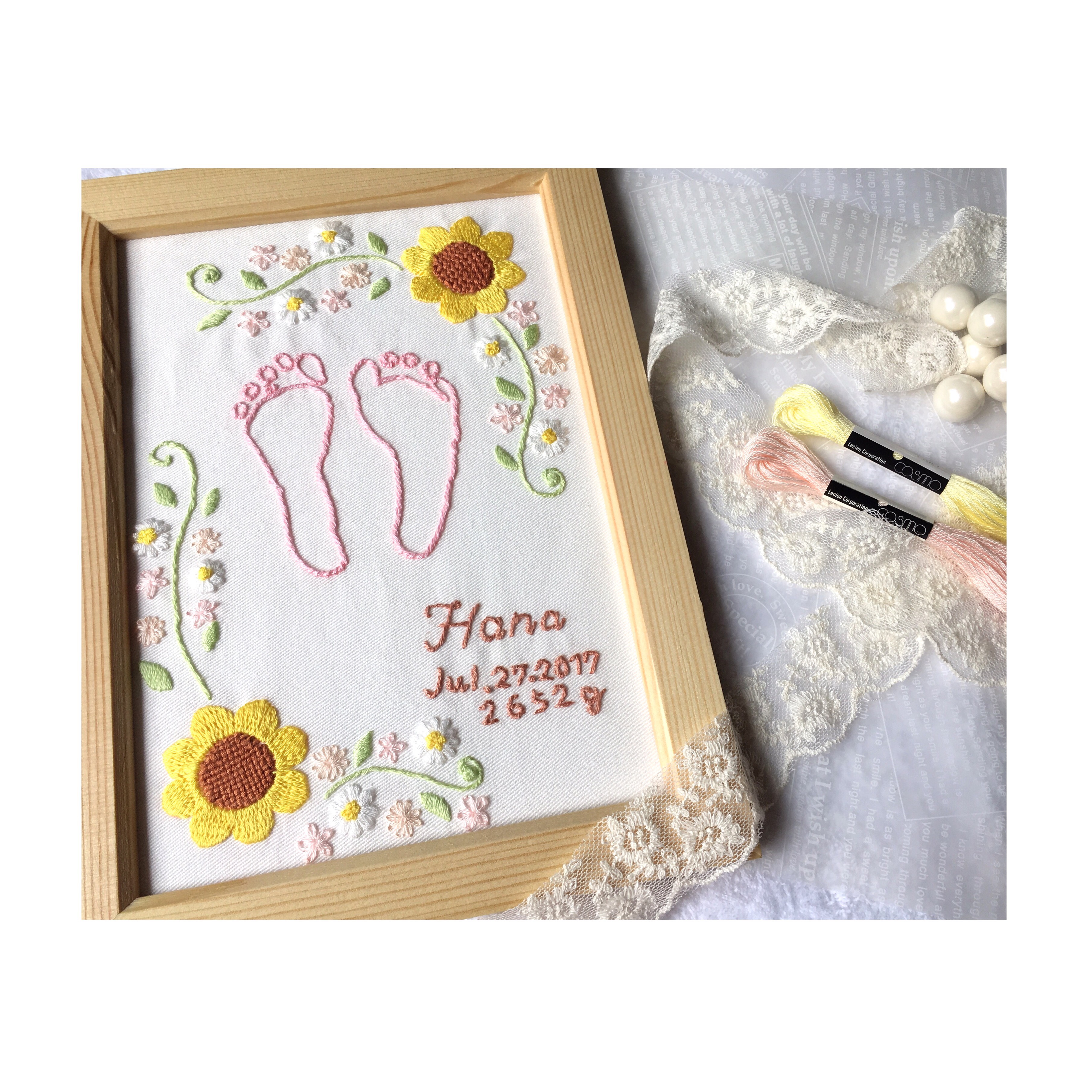 ひまわりデザイン刺繍❁.*・ﾟ 足型刺繍 手型刺繍 ベビーギフト