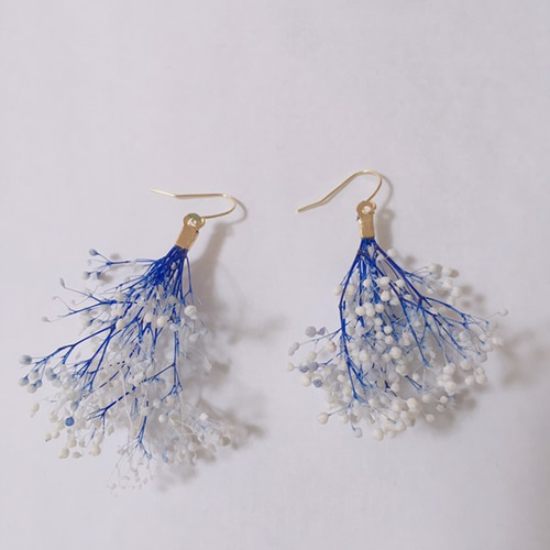 かすみ草ピアス(青) ピアス（フープ） yoohyangri 通販｜Creema 