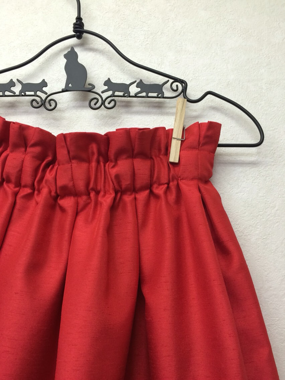 綺麗な赤色のふんわりタックギャザースカート 2枚目の画像