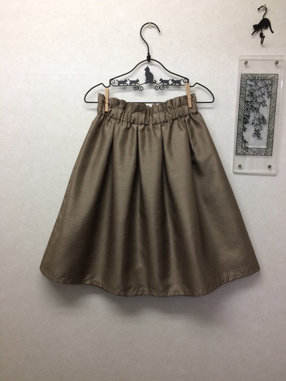 モカベージュ色のふんわりタックギャザースカート(*'▽'*) 2枚目の画像