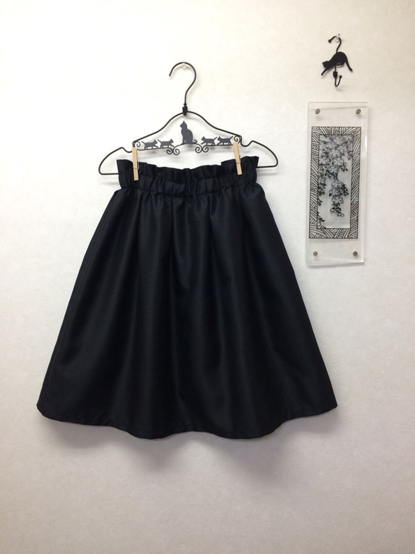 綺麗なブラックカラーのふんわりタックギャザースカート(*'▽'*) 4枚目の画像