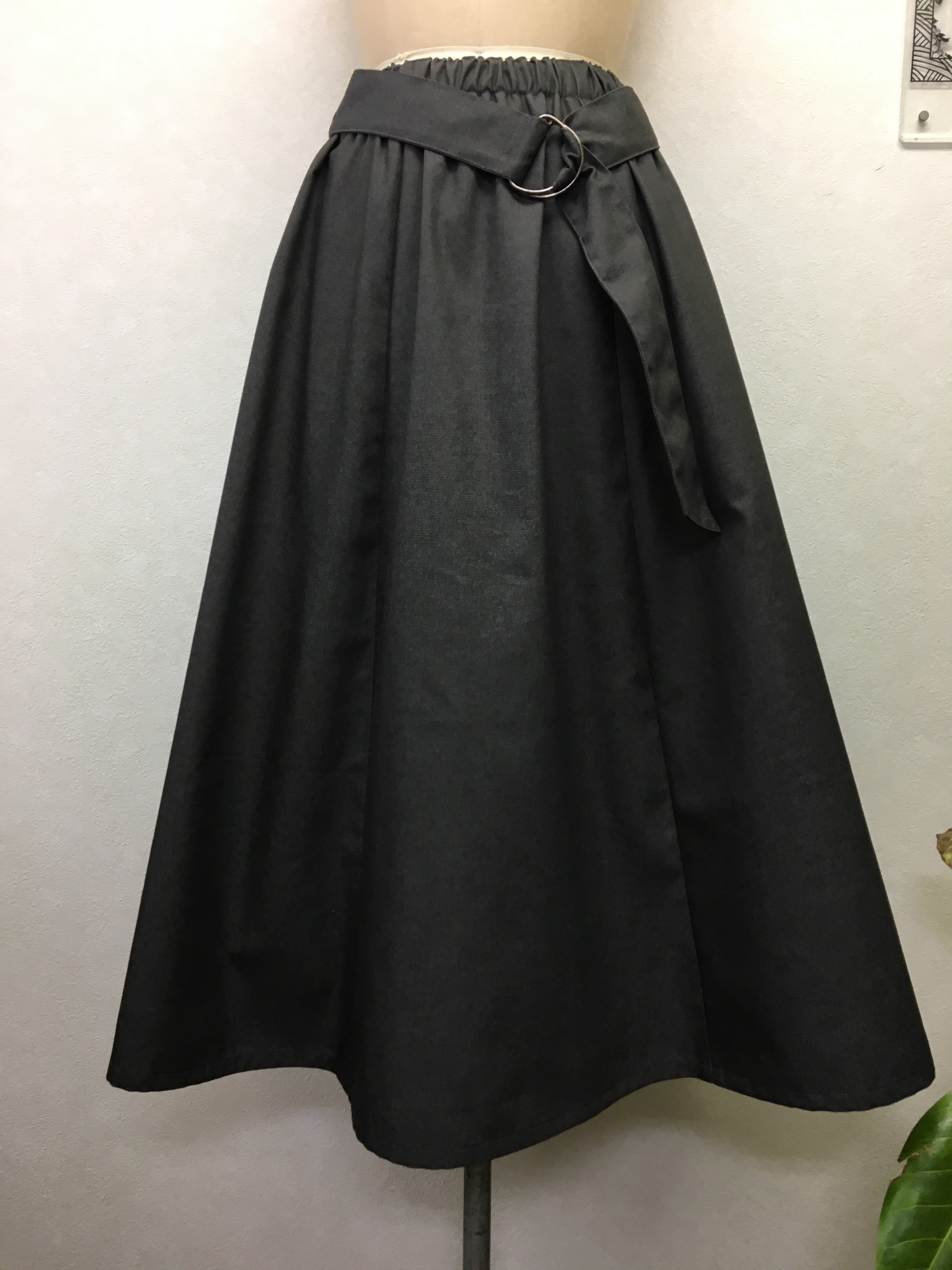 <カラーデニム>のフレアースカート＊Dカンベルト&裏地付き＊総ゴム(*'▽'*)チャコールグレー