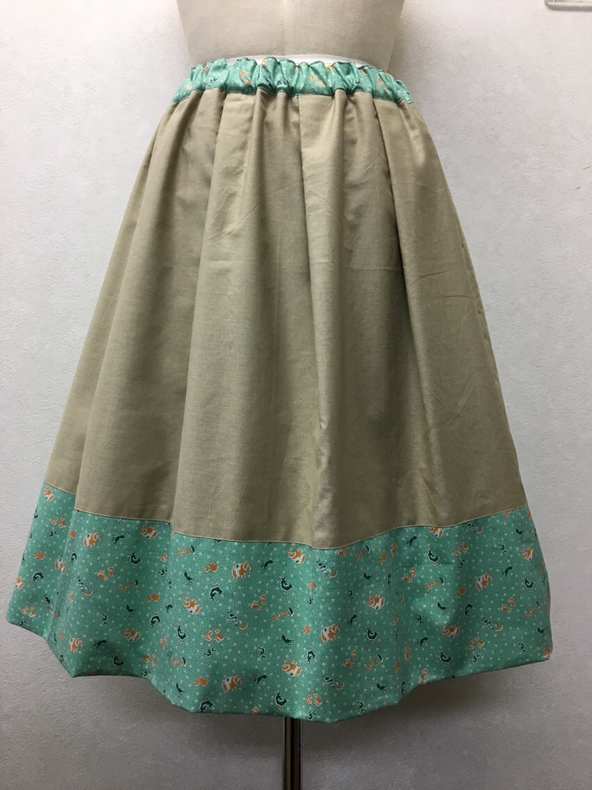 ソフトデニム&綿麻&北欧風プリントのリバーシブルフレアースカート＊ネイビー