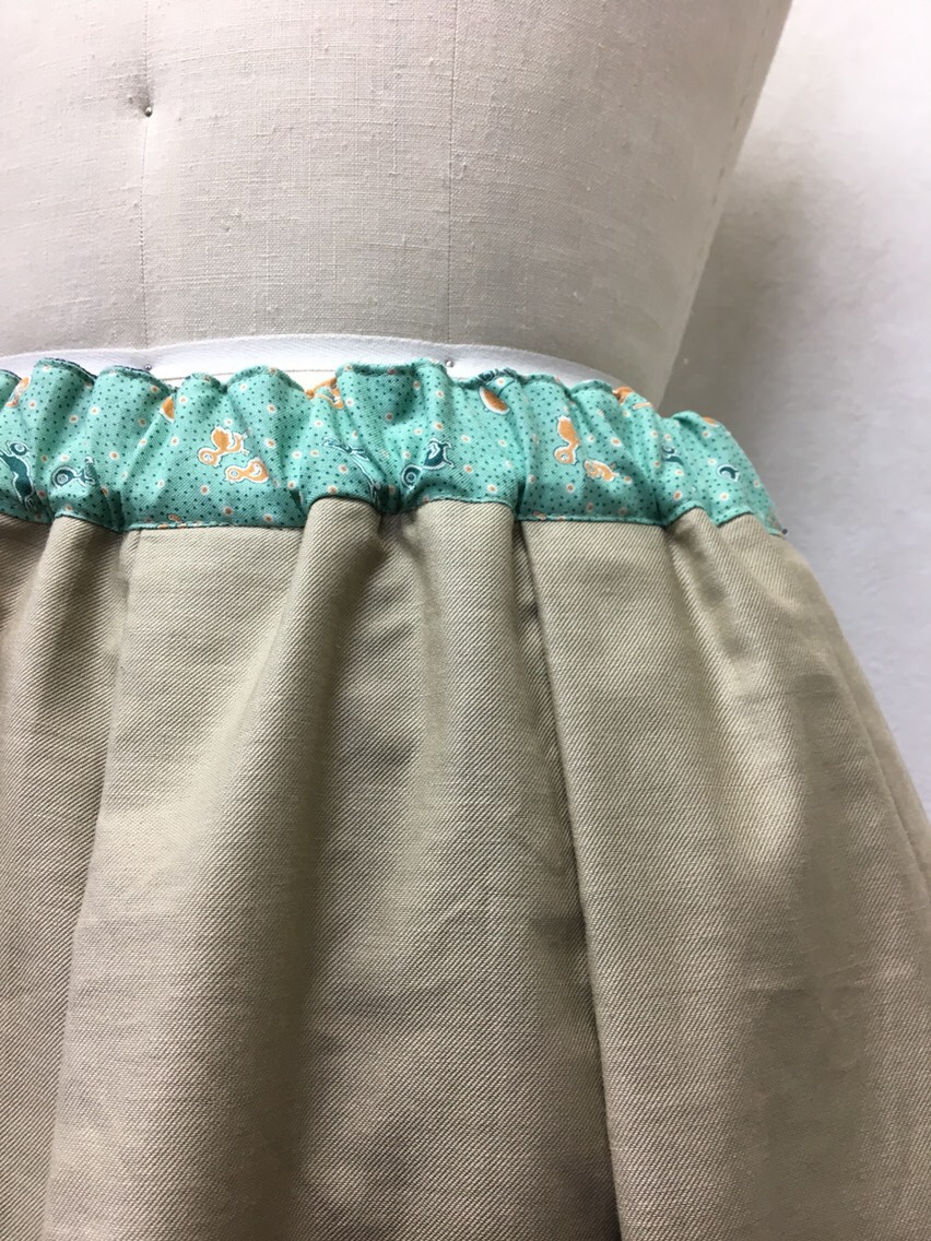 ソフトデニム&綿麻&北欧風プリントのリバーシブルフレアースカート＊ネイビー