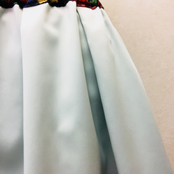フラワーゴブラン風プリント&サテンのリバーシブルタックフレアースカート＊ブラック系 5枚目の画像