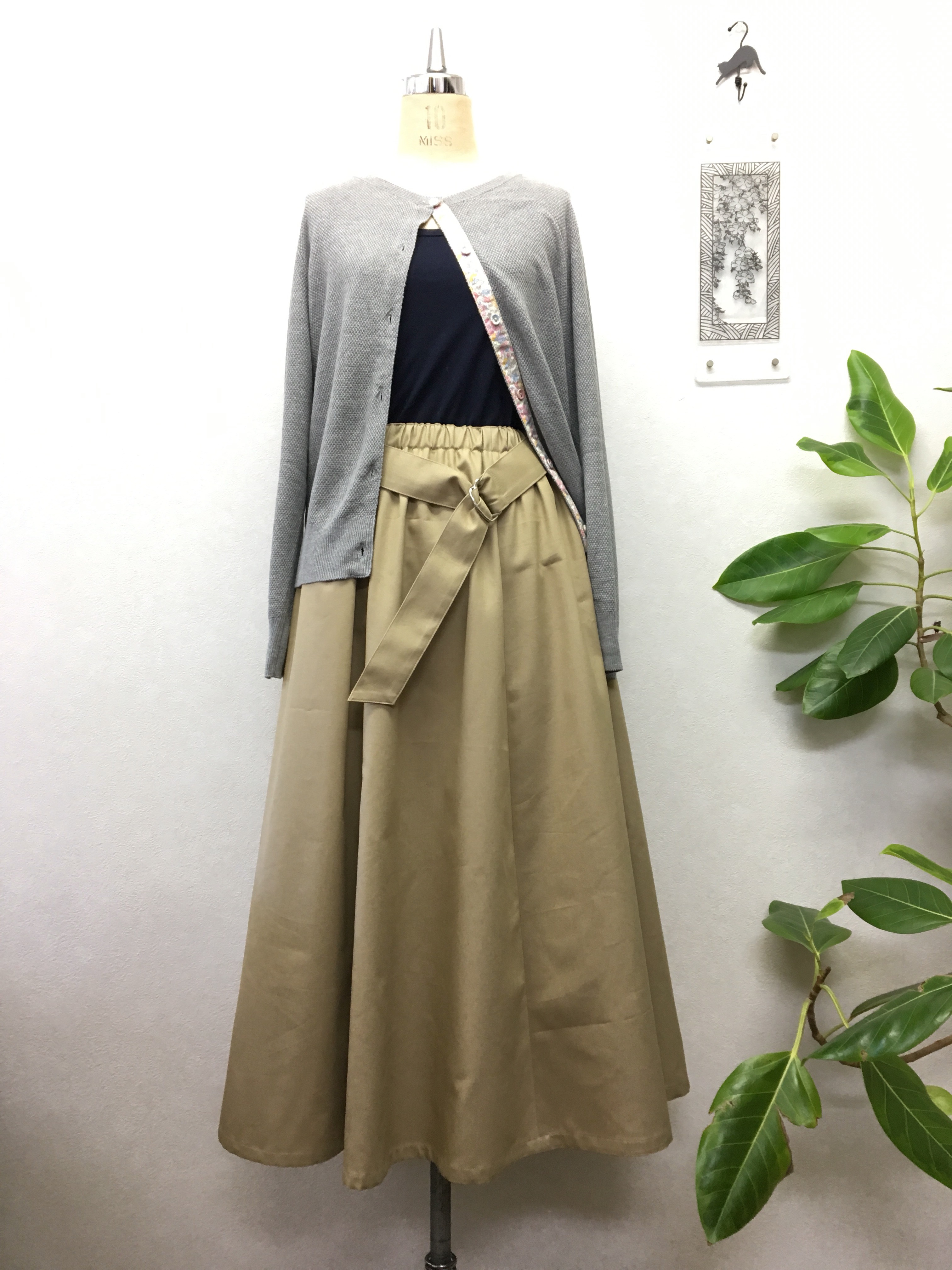 <カラーデニム>のフレアースカート＊Dカンベルト&裏地付き＊総ゴム(*'▽'*)ベージュカラー