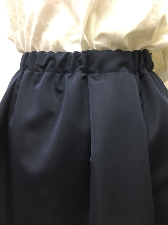 上品なグログランのふんわりタックギャザースカート＊ネイビー 4枚目の画像