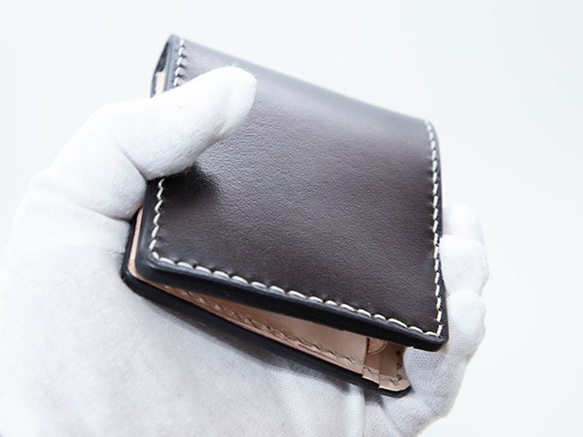 栃木レザー手染めのトラディショナルな厚革折財布　BKS001-BK 4枚目の画像
