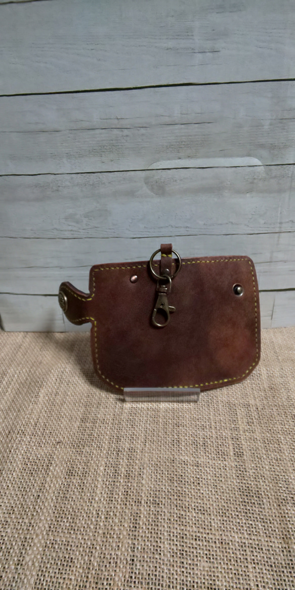 革仕様手縫いキーケース 2枚目の画像