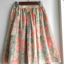 【LIBERTY】リバティ・ふんわりタックとギャザーの華やか大柄ローズのスカート 1枚目の画像