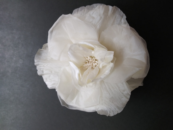 ヘアーアクセサリー　ドレスフラワー　 ミルキーホワイト薔薇一輪 7枚目の画像