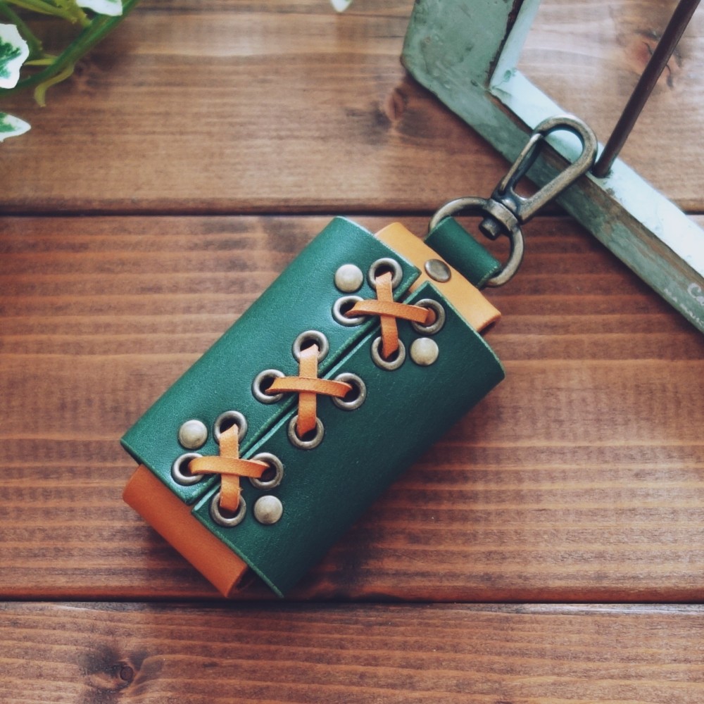 【受注製作】入れたままでボタンが押せる！オーダーメイドなひも編みレザースマートキーケース 【送料無料】