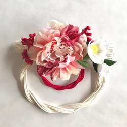 芍薬（ピオニー）お正月飾り・しめ縄飾り【ラタンベース】 2枚目の画像