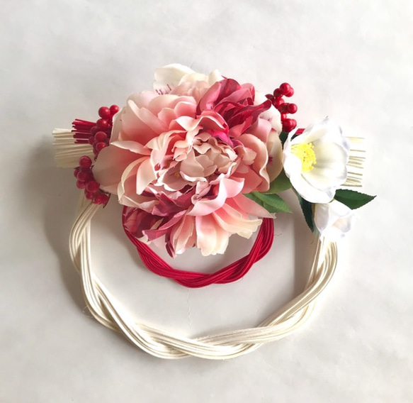 芍薬（ピオニー）お正月飾り・しめ縄飾り【ラタンベース】 2枚目の画像