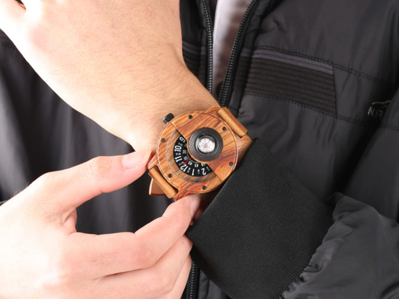 ウッドウォッチ DearwooD ディアウッド 腕時計 木製 木工 時計 ディスク式 コンパス 方位磁針 メンズ 男性用 5枚目の画像