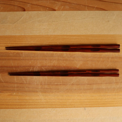 【新年のお迎え準備に】男性用・握りやすく、持ちやすい一膳【大分県日田産】さざ波箸・23.5センチ（大） 5枚目の画像