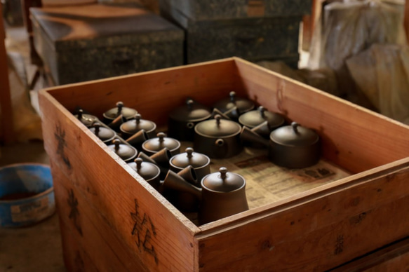 敬老ギフトに、煎茶が美味しく飲める平型急須・愛知県常滑産・澤田朋大さん作・急須・平・190cc 17枚目の画像