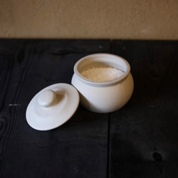 1600年創業 13代目職人 加藤さんのつくる塩甕(しおかめ)・2合（塩入れ・塩壷）お塩約200グラムほど入ります 2枚目の画像