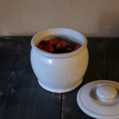 沢山の梅干しの保存に！ 加藤さんのつくる甕（かめ）6合・白（味噌入れ