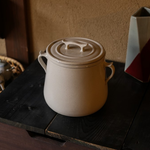 ①加藤さんのつくるシチューポット・ベージュ ぬか漬け・米びつ・お味噌仕込み・梅干し仕込みに 加藤さんのつくる