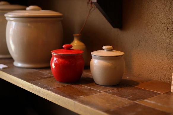 紅白　結婚お祝い、引っ越しお祝いに【creema限定】1600年創業 13代目職人 加藤さんのつくる甕（かめ）紅白セット 1枚目の画像