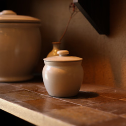 紅白　結婚お祝い、引っ越しお祝いに【creema限定】1600年創業 13代目職人 加藤さんのつくる甕（かめ）紅白セット 3枚目の画像