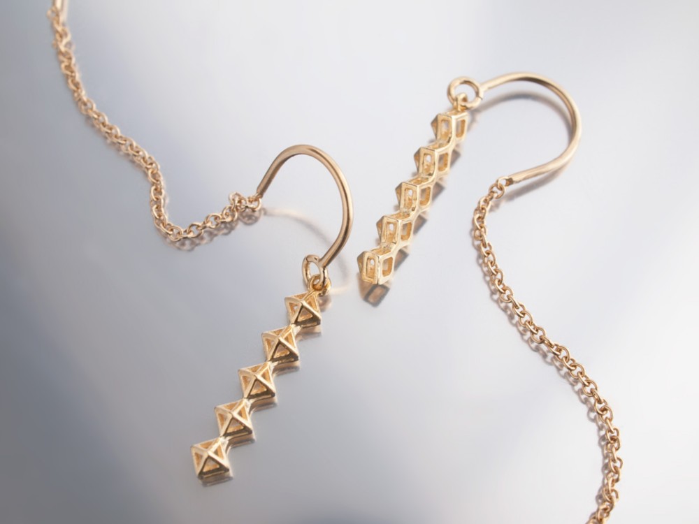 Diamond shape チェーンピアス（gold）