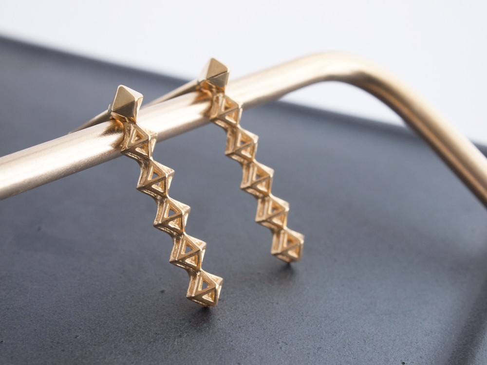 Diamond shape スタッドピアス（gold）