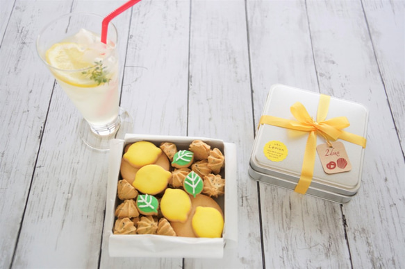 レモンのお菓子が入った『贅沢ＢＯＸ＜L＞』重厚感たっぷりギフトBOXにお入れします。ラッピングor熨斗無料サービス中。 5枚目の画像