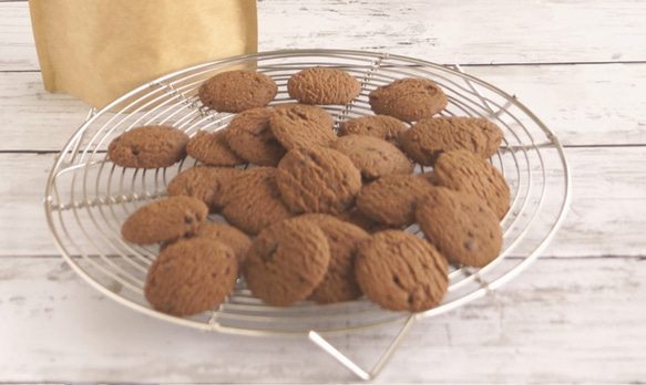栗のガレットと「クラシッククッキー缶」が入った『贅沢ＢＯＸ＜M＞』秋の味覚のお菓子と新製品のクッキー缶と人気の焼菓子 5枚目の画像