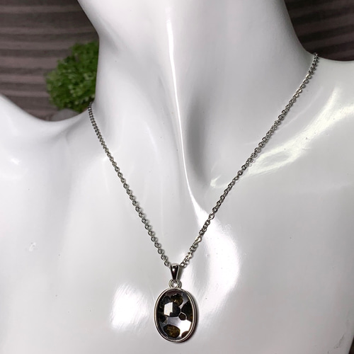 隕石・パラサイト・ペリドット含有 心身を浄化し・強い精神力が宿る  